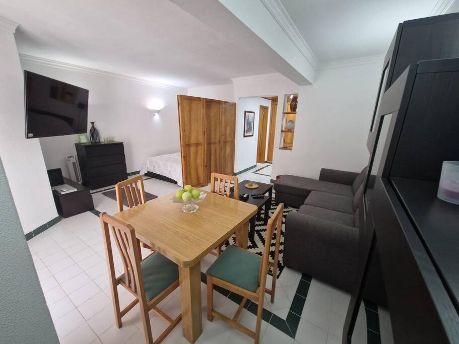 Charming Beachside Apartment- The Perfect Getaway! อัลบูเฟรา ภายนอก รูปภาพ