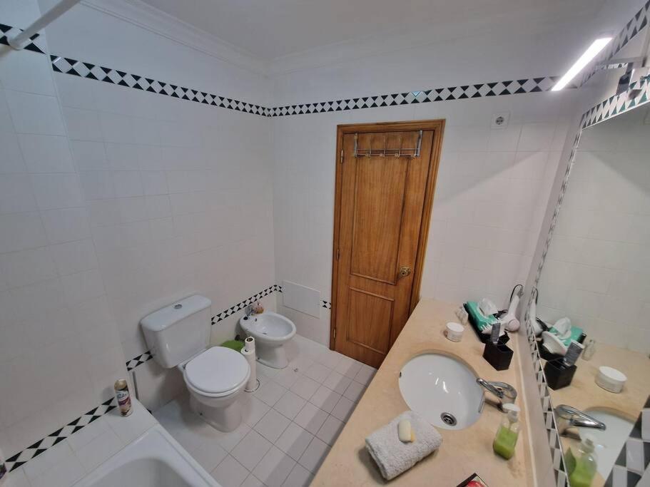 Charming Beachside Apartment- The Perfect Getaway! อัลบูเฟรา ภายนอก รูปภาพ
