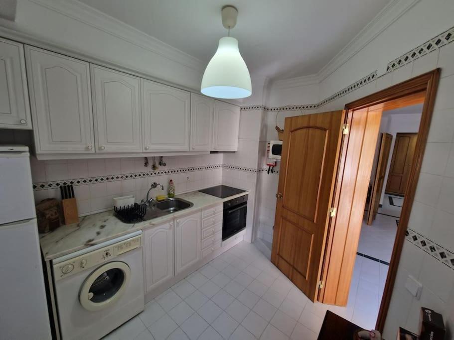 Charming Beachside Apartment- The Perfect Getaway! อัลบูเฟรา ภายนอก รูปภาพ