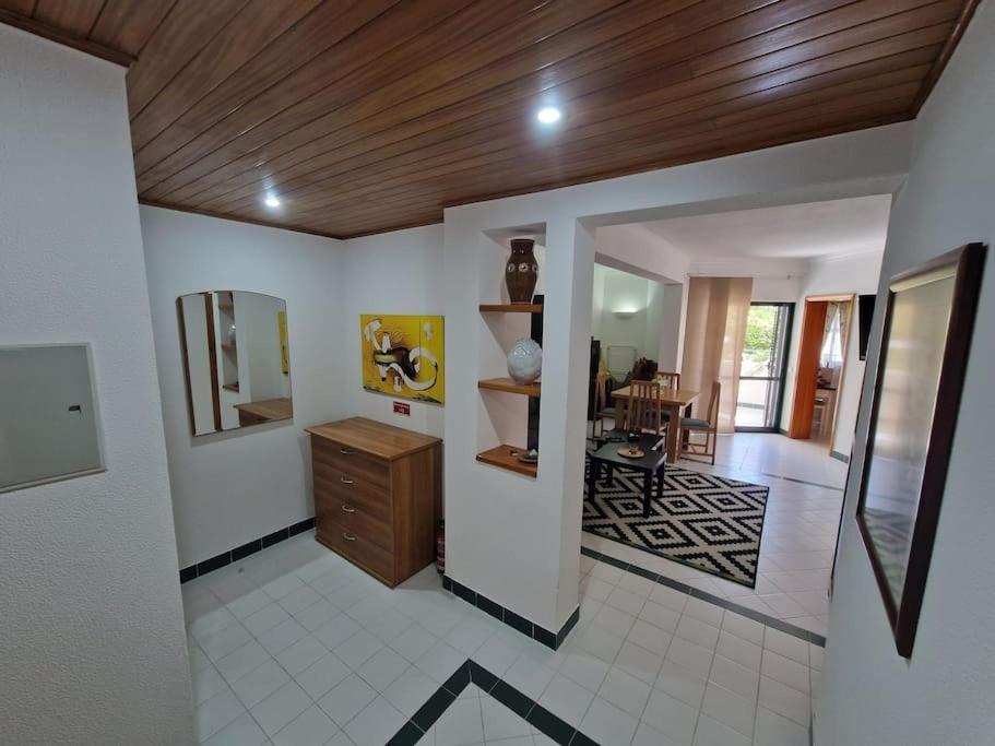 Charming Beachside Apartment- The Perfect Getaway! อัลบูเฟรา ภายนอก รูปภาพ