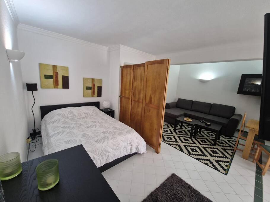 Charming Beachside Apartment- The Perfect Getaway! อัลบูเฟรา ภายนอก รูปภาพ