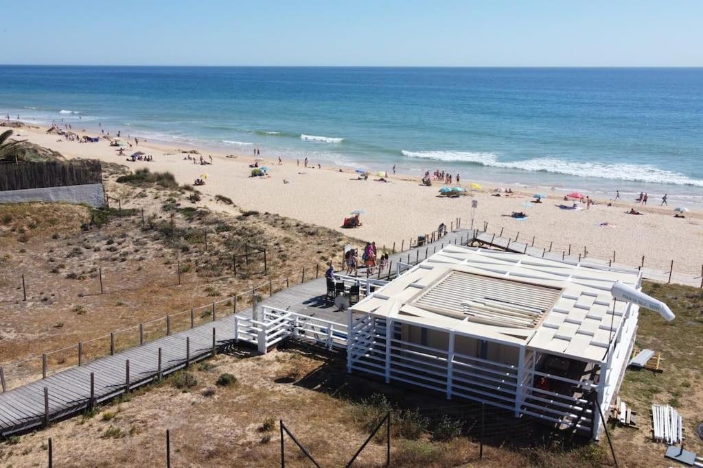 Charming Beachside Apartment- The Perfect Getaway! อัลบูเฟรา ภายนอก รูปภาพ