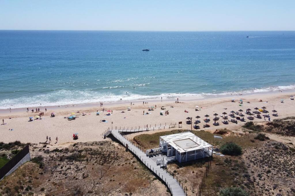 Charming Beachside Apartment- The Perfect Getaway! อัลบูเฟรา ภายนอก รูปภาพ