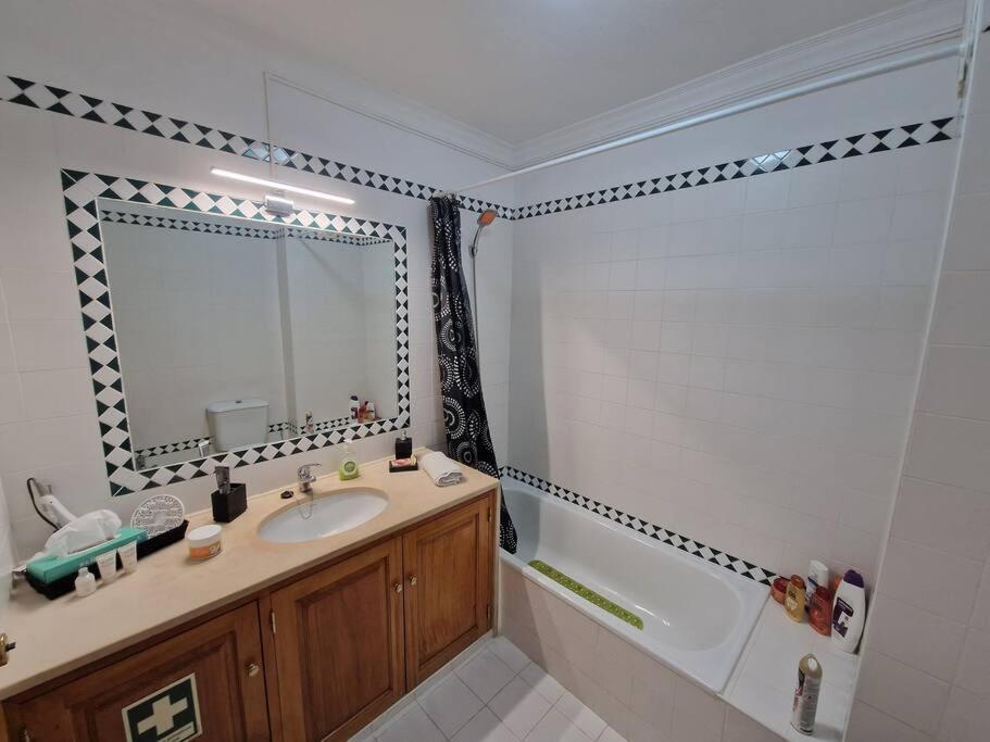 Charming Beachside Apartment- The Perfect Getaway! อัลบูเฟรา ภายนอก รูปภาพ